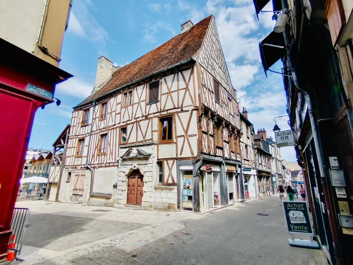 2 Pieces Totalement Renove Au Coeur De Bourges Appartement Buitenkant foto